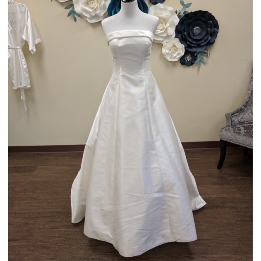 Christian Michele Wedding Dress Ball gown A Line Size 6 4 Bow Back strapless